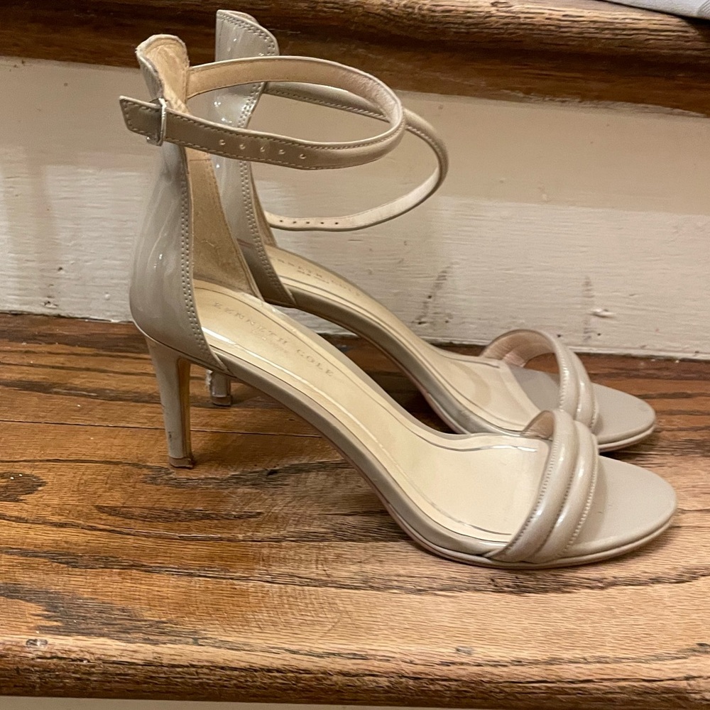 Kenneth Cole heel